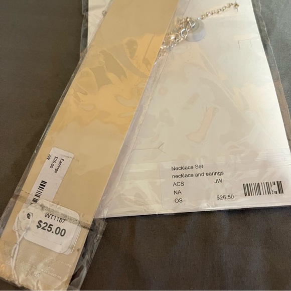 Prom/Special Occasion Necklace, Bracelet, and Earrings, Light Green - Picture 13 of 15